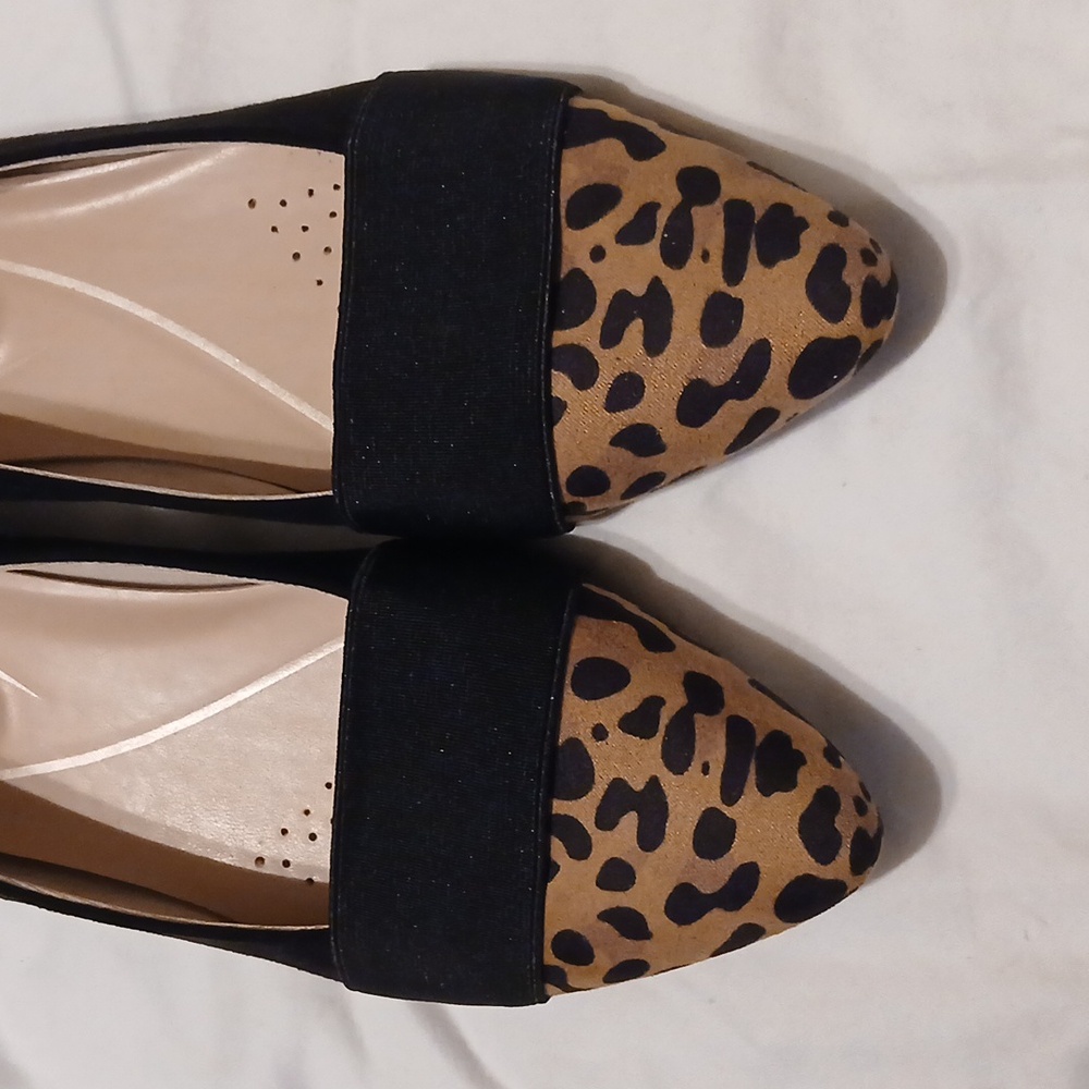 Easy Spirit Black and Tan Leopard Flats